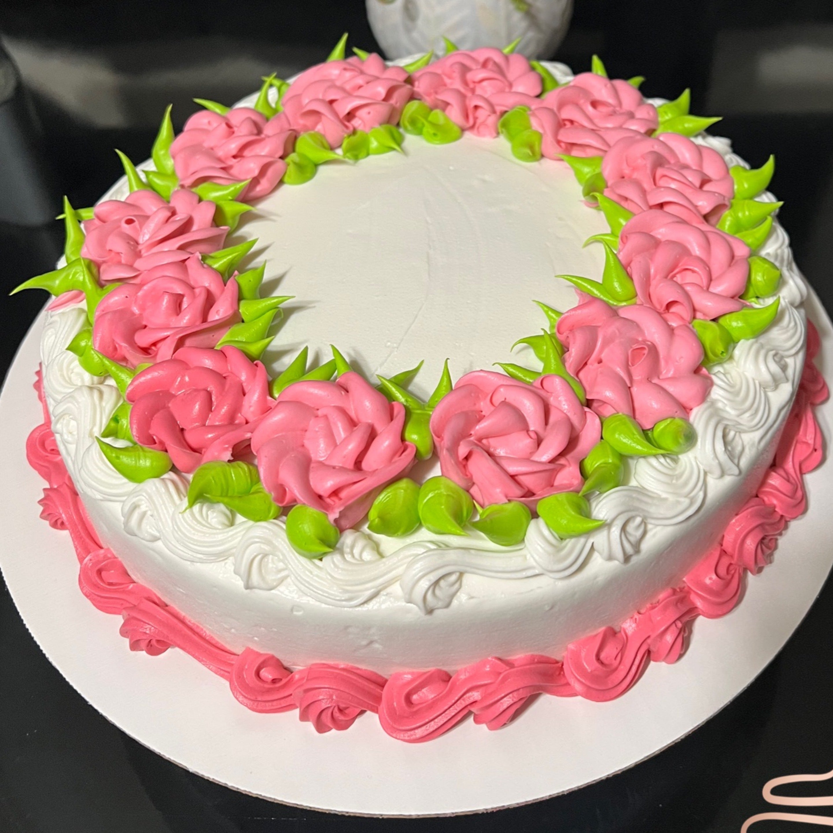 Round Shape Vanilla cake – India Cakes N Flowers